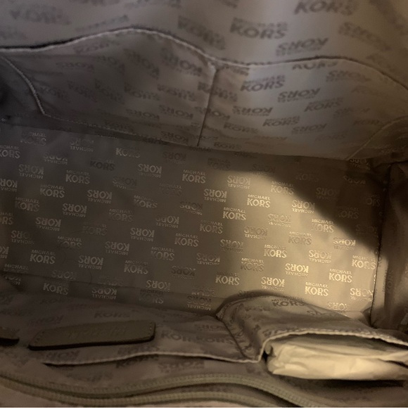 NWT, MK, Michael Kors, Large Saffiano Leather Studded Satchel/Cb, Pearl Grey!! - Picture 5 of 9